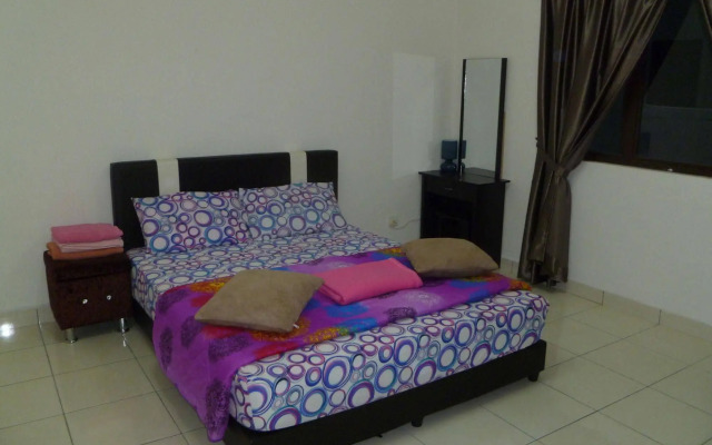 Indah Alam Vacation Home