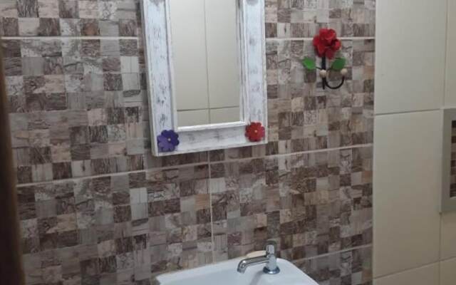 Recanto Praia Suítes-Cond Florest-Unamar