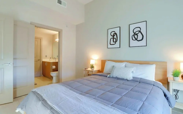 Fantastic 2BR Condo at Crystal City