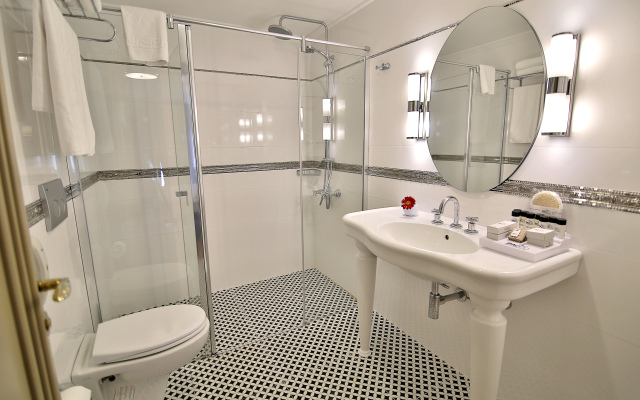 Reo Hotel & Spa