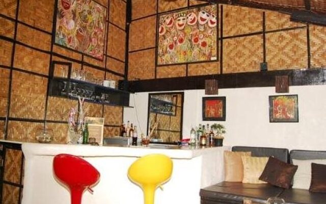 Charts Resort & Art Cafe
