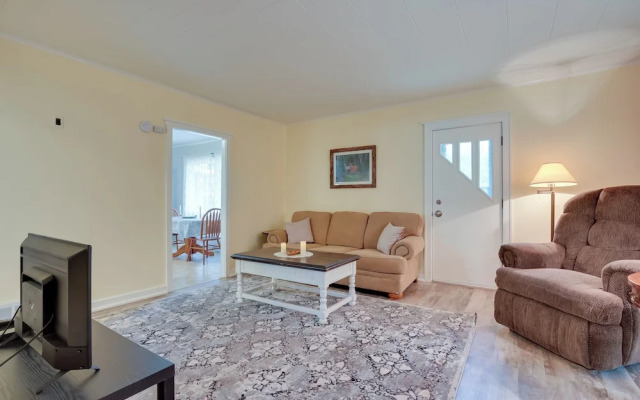 Peaceful Saint Germain Home w/ Fire Pit!