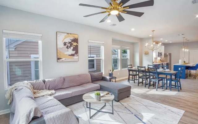 Lovely & Charming 4br/2.5ba Near Downtown's Prime