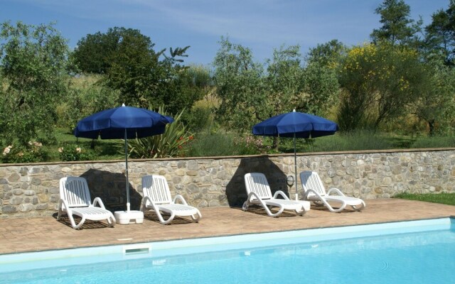 Cosy Apartment With Communal Pool and Stunning Views