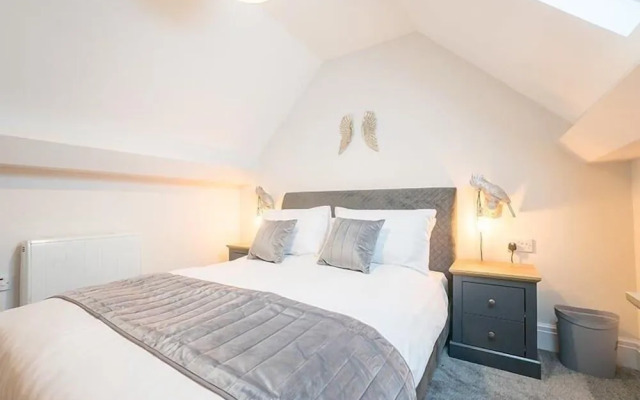 The Queens Arms Apartments