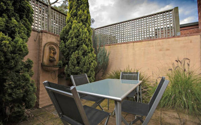 Adelaide Dresscircle Apartments - Gover Street