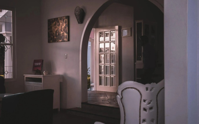 Casa Bonita Hotel + Cocina