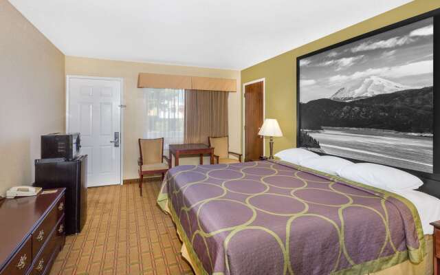 Super 8 by Wyndham Corning