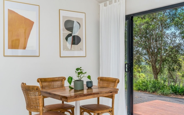 Your Luxury Escape - Little Farm Cottage 1 – Balcony – Brooklet