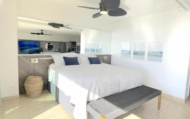 Waikiki Shore 1116 Beachfront