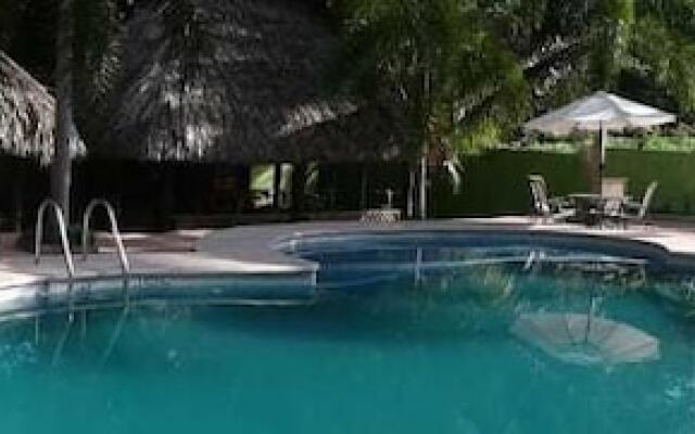 Green Jungle Hotel y Restaurante