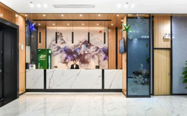 Lanli Lily Hotel (Yangjiang East Huicheng Branch)