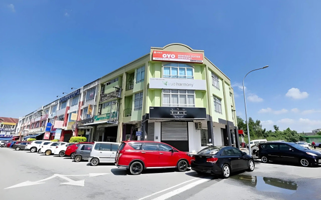 OYO 89902 Semerah Suites Homestay