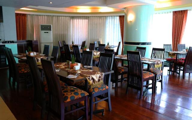 Oxford Suites Makati
