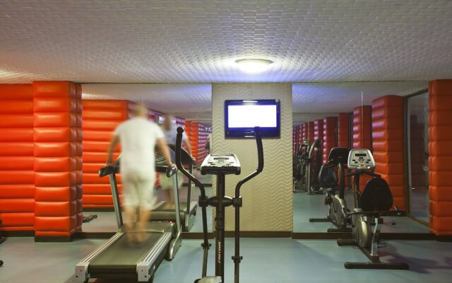 Adella Side Hotel