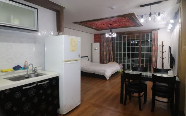 Gyeongju Raspberry Pension