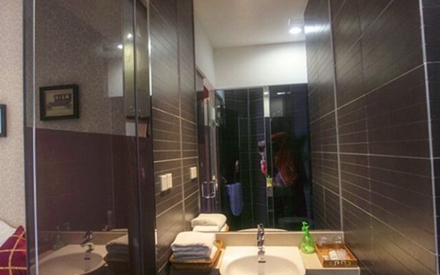 Love Holiday Inn apartment