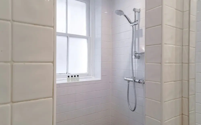 Liverpool Street 2BR City Apartment