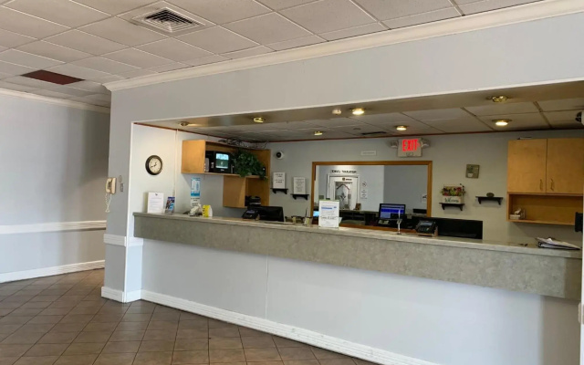 E-Z 8 Motel Phoenix Airporter