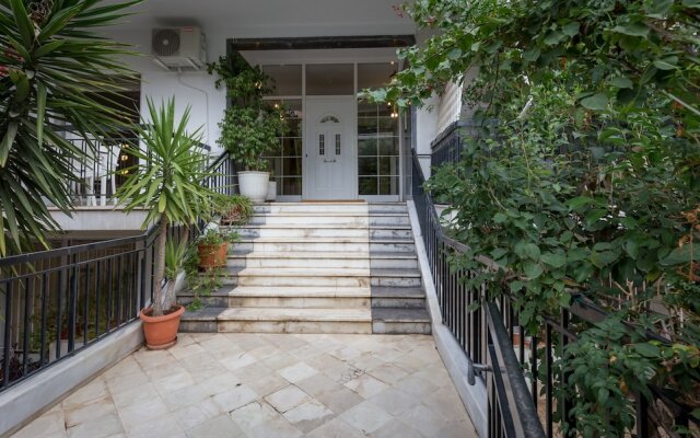 64M Newly Renovated Apartment In Athens