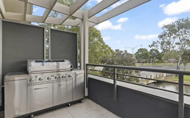 Lakeside 3-bed Family Home With Amazing Views