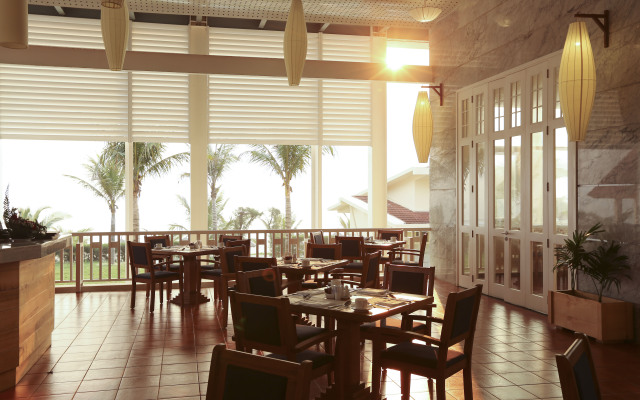 Sandy Beach Non Nuoc Resort
