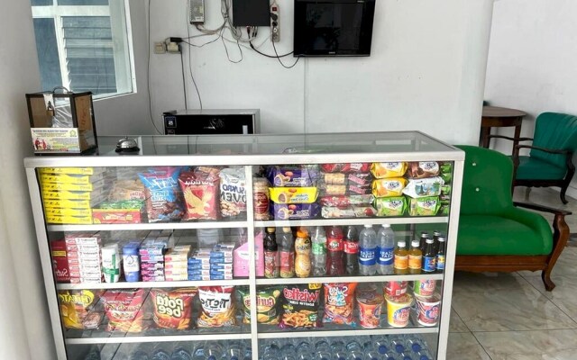 SPOT ON 93270 Handisa Homestay SyariahNearKedai Kopi Atien