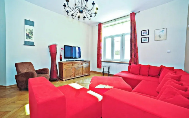 Red by Grand Apartments