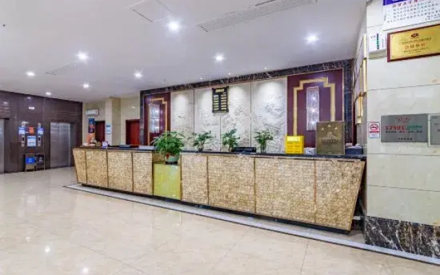 Jinding Hotel (Guangzhou North Station Huaguoshan Park Subway Station)