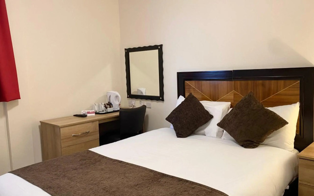 Russ Hill Hotel