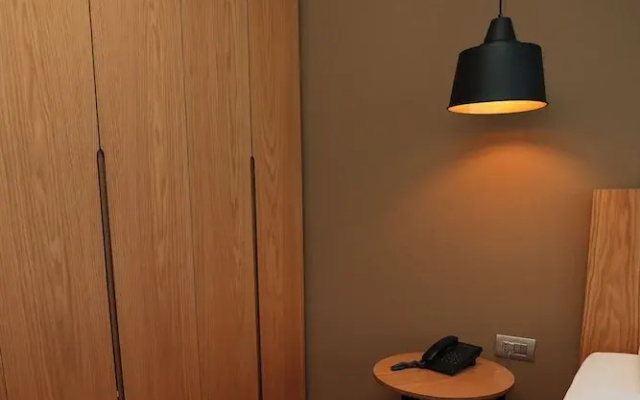 Alvin Comfort Hotel