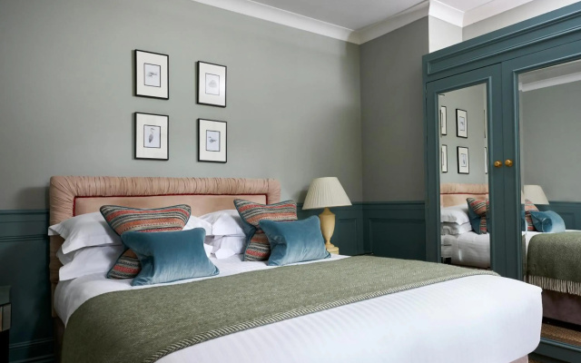 Careys Manor & Senspa