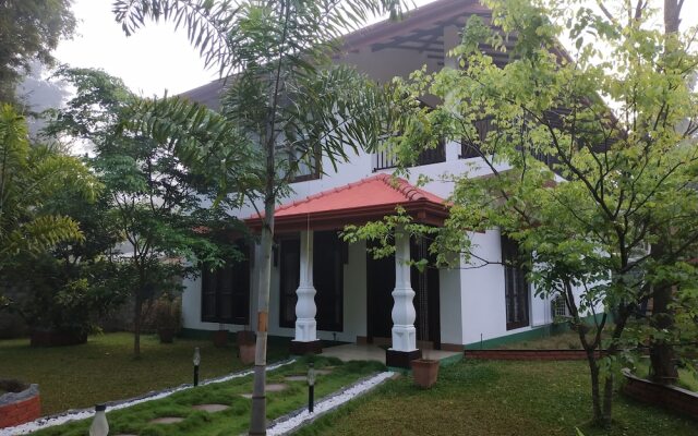 Sigiriya Cashew Palace Resort