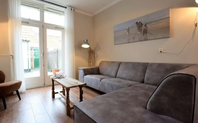 Terraced House by Katwijk Beach & Center