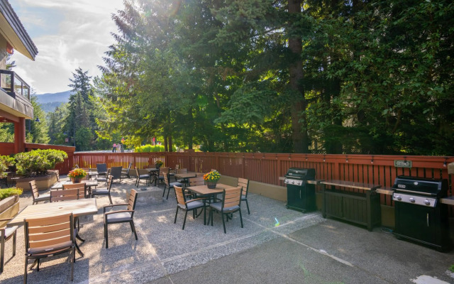 Whistler Village Inn And Suites