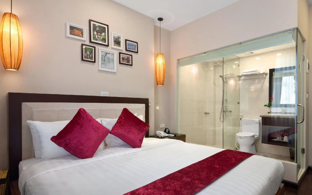Golden Moon Suite Hotel