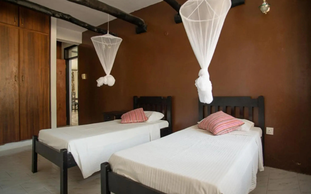 Bahari Dhow Beach Villas