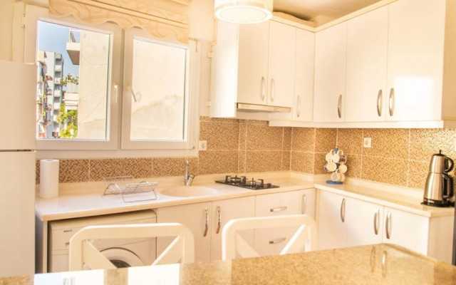 Vibrant and Central Flat Near Kordon in Alsancak