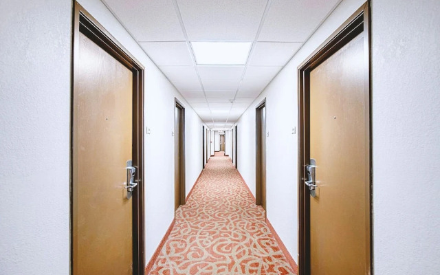 Norwood Inn & Suites Milwaukee