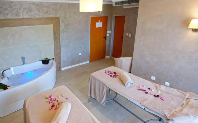 Paradise Hotel - Pomorie
