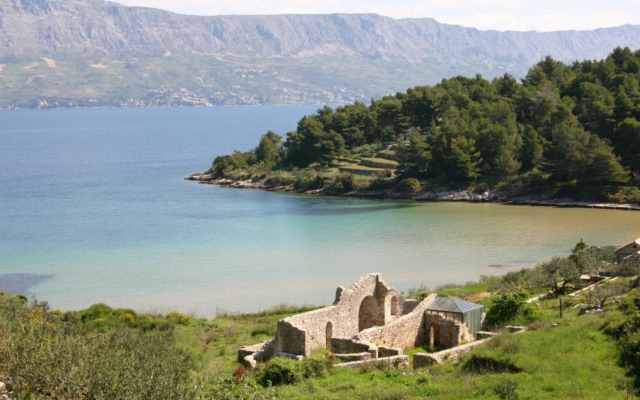 Holiday house Lidija - Robinson House: Cove Lovrecina (Postira), Island Brac