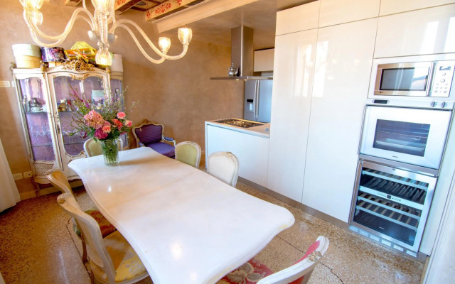 Opera Luxury Apartment