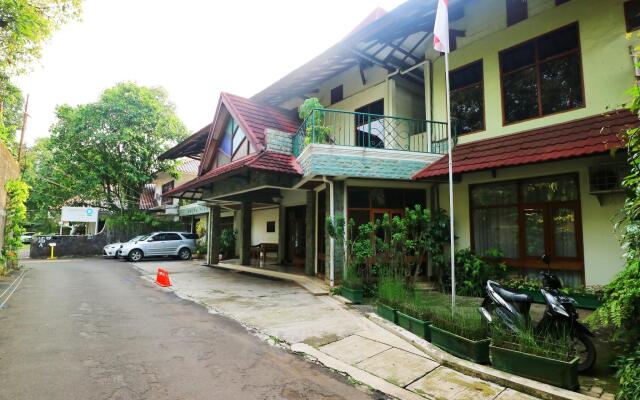 OYO 154 Griya Patria Guest House