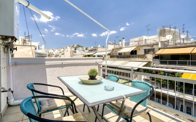 Snug apartment in Αθήνα with veranda
