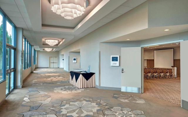 Sheraton Vancouver Guildford Hotel