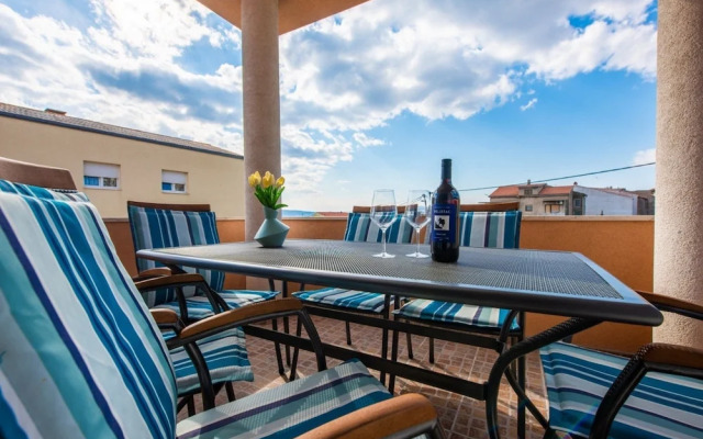 Charming and Tranquil Kastel Gomilica Apartment With Balcony and Patio