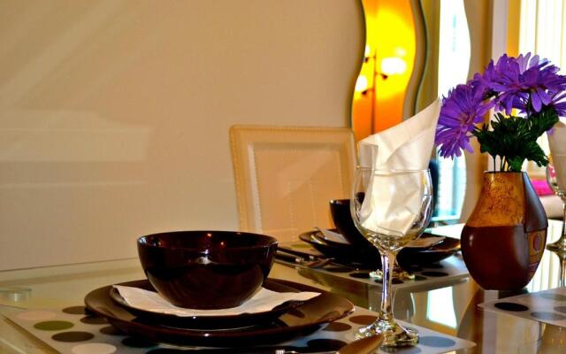 Royal Stays Furnished Apartments - Square One