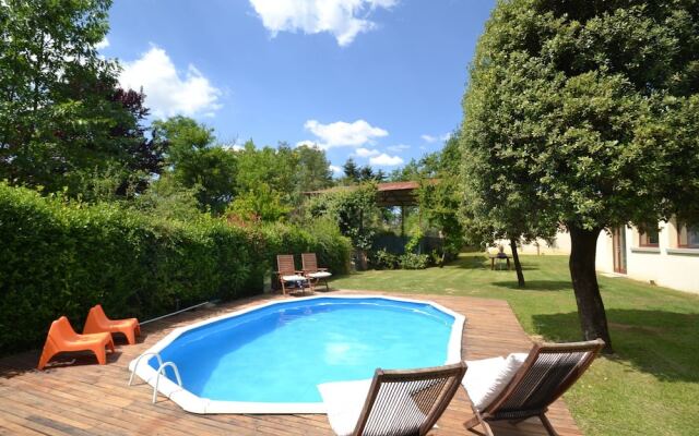 Cozy Holiday Home in Arezzo With Swimming Pool