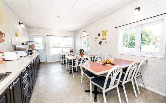 Niagara Parkway Court Motel