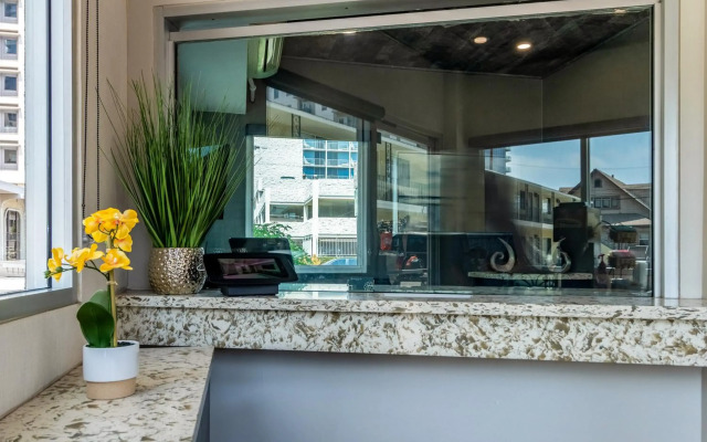 Inn at 50 at Long Beach Convention Center
